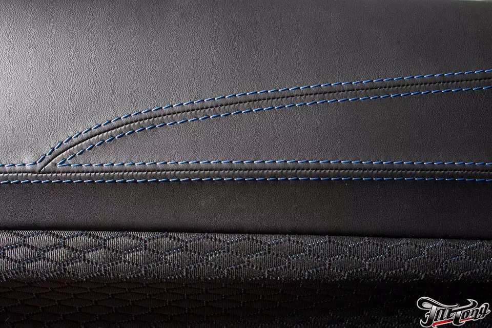 BMW 235i. Пошив дверных карт, центральной консоли и рамки магнитолы в кожу. Установка синих ремней безопасности. Алмазная проточка и окрас дисков.